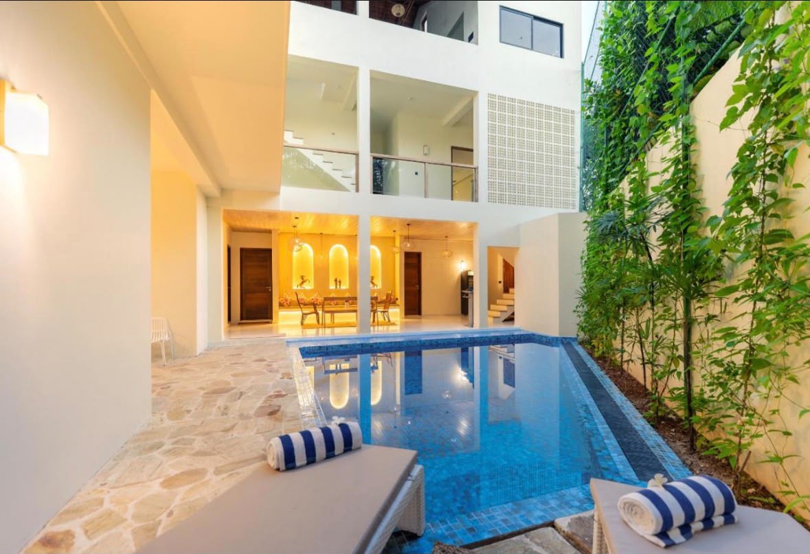 Bazén ve vile Cavendish Villa Polhena